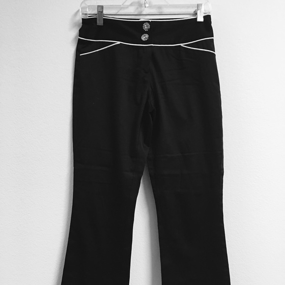 Cache Capris - Picture 2 of 5